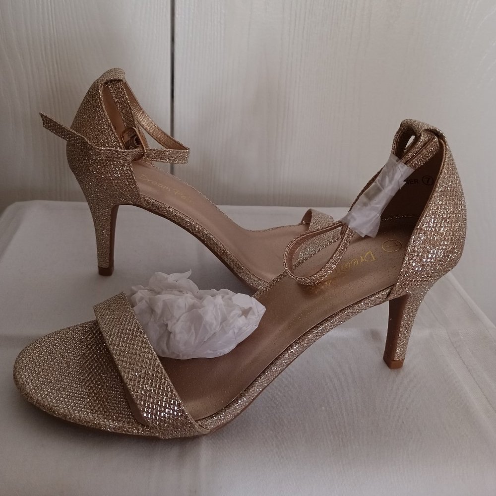 NWB Dream Pairs by Toeto's Jenner style strappy heels